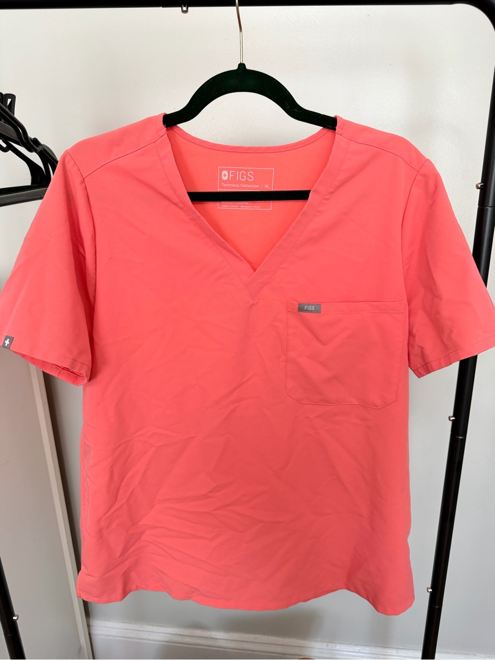 Figs Women’s One-Pocket Scrub Top